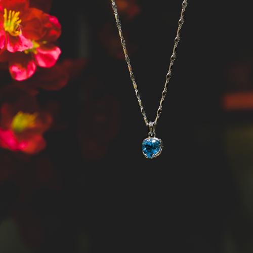 Mặt dây chuyền Topaz hình trái tim