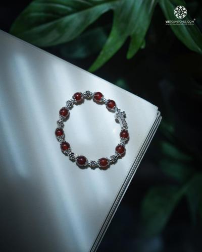 Vòng chuỗi Mân Côi đá Garnet phối charm bạc