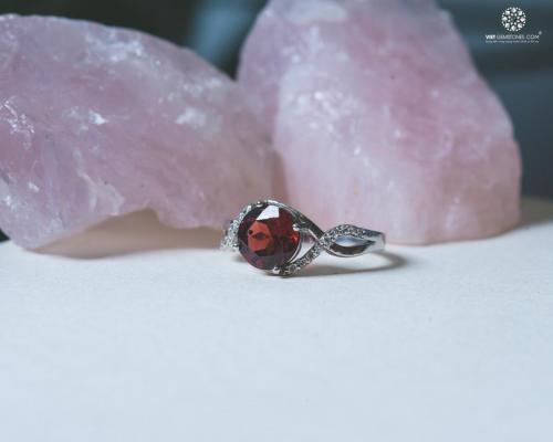 Nhẫn bạc đá Garnet