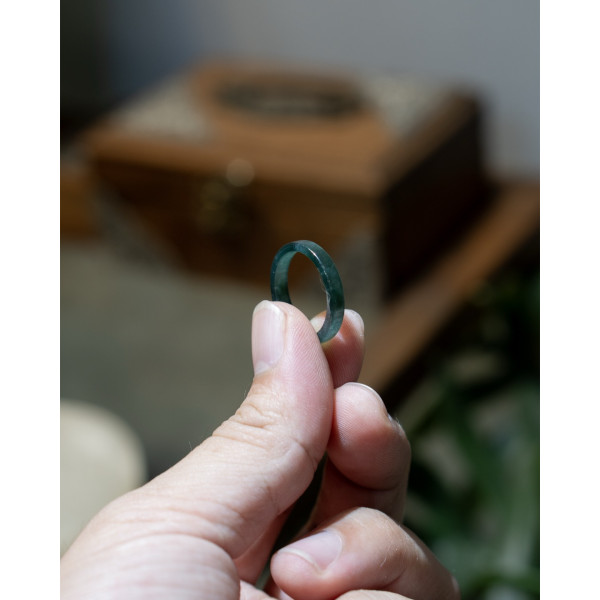 Nhẫn Nguyên Khối Jadeite Lam Ngọc Bản Vuông