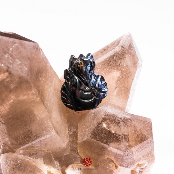 Mặt dây chuyền Hồ Ly ôm hoa mẫu đơn đá Giông Tố - Pietersite